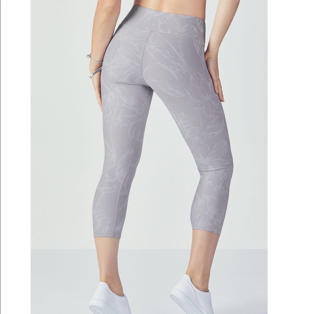 🔘Fabletics Salar Printed PowerHold Capris🔘